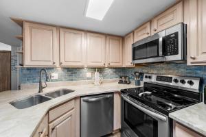 Holiday Surf and Racquet Unit 418