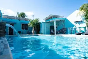 Solar panels huge pool fiber optic 100m to beach - Conkal