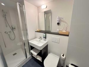 Hotels Sure Hotel by Best Western Annecy : Chambre Lit Queen-Size Confort