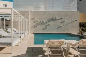Courtyard by Marriott Sliema - Sliema