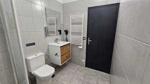 Appartements Grey And White Duplex : photos des chambres