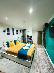 Studio Flat - Baguley