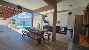 Piscina Aquecida, 4 Suítes com Ar, Bilhar, Área Gourmet