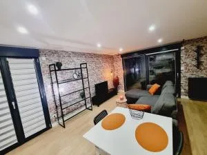 Dépendance cosy en duplex avec terrasse & jardin - Valleiry