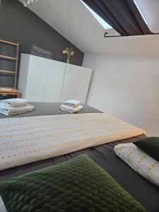 Dépendance cosy en duplex avec terrasse & jardin