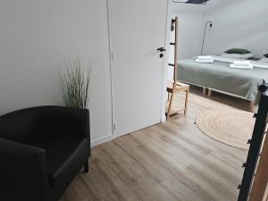 Dépendance cosy en duplex avec terrasse & jardin