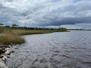 Low Budget - Luxe 4 persoons chalet met TV aan het Lauwersmeer