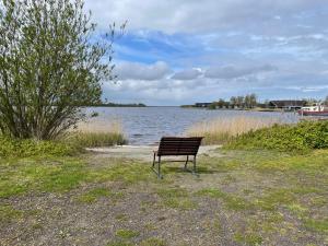 Low Budget - Luxe 4 persoons chalet met TV aan het Lauwersmeer