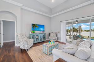 Villa Grace - Quiet home wfenced yard & pool table - Perfect for families wpets! - SWFL Rentals