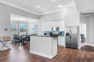 Villa Grace - Quiet home wfenced yard & pool table - Perfect for families wpets! - SWFL Rentals