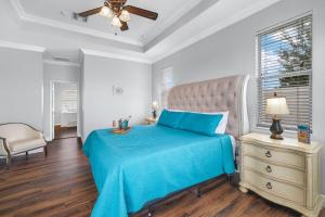 Villa Grace - Quiet home wfenced yard & pool table - Perfect for families wpets! - SWFL Rentals