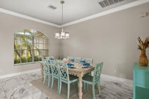 Villa Heavenly Haven - Electric-Heated Pool Home on Freshwater canal wkayak! - SWFL Rentals