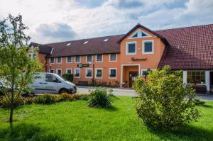 3 star hotel Hotel U Jezera Velký Osek Czech Republic