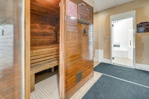 Steps to Myrtle Beach Condo with Resort Amenities