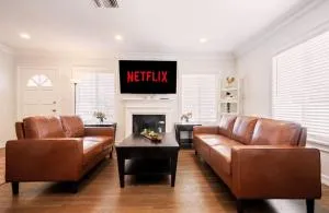 Hart Street Haven in Reseda - Резеда