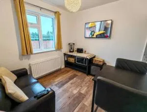 Self contained guest suite in private part of house NITB approved, own entrance - 巴林托伊