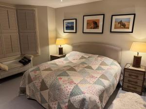 Spacious flat with south facing garden