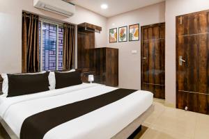 Super Collection O New Town Near OM Sweets Formerly Shiva Inn