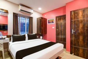 Super Collection O New Town Near OM Sweets Formerly Shiva Inn