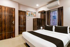 Super Collection O New Town Near OM Sweets Formerly Shiva Inn