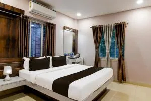 Collection O New Town Near OM Sweets Formerly Shiva Inn - Gosāba