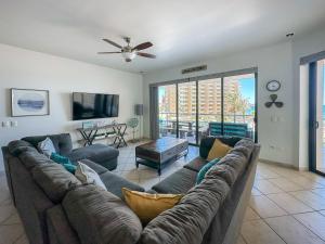 3BR Condo at Iconic Sandy Beach Area