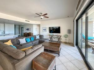 3BR Condo at Iconic Sandy Beach Area