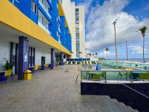 Flat na Barra - Localização privilegiada, beira mar