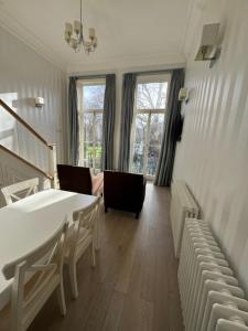 Luxury mezzanine apartment in Kensington Earls Court Garden Square