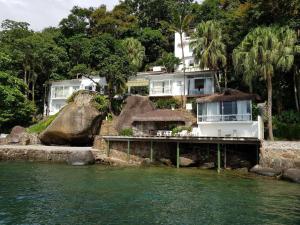 Lindo Loft a beira Mar em Ilha Bela Acesso ao mar