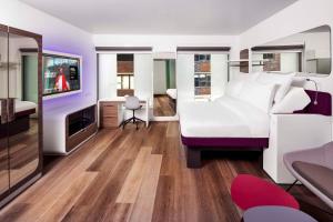 First Class room in YOTEL London Clerkenwell St Paul's