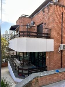 Praia da Enseada, 5 quartos, 4 vagas, 300mts Praia