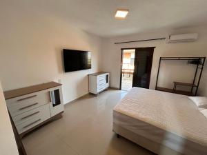 Praia da Enseada, 5 quartos, 4 vagas, 300mts Praia