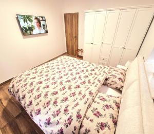 Holiday home with swimming pool, wellness, horses and donkeys
