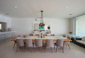 Villa Nizuc - Exclusive Beachfront Residence