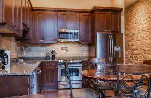 901 Fernie 1 bedroom