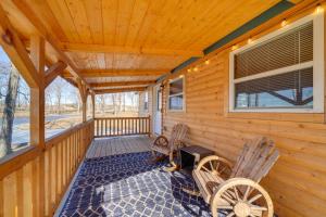 31 Mi to Louisville Cabin on 235 Acres!