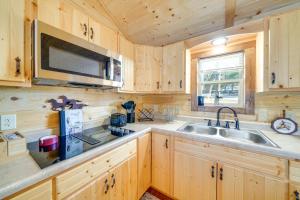 31 Mi to Louisville Cabin on 235 Acres!