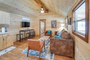 Horse Farm Retreat with Pond View Near Louisville - Мэдисон