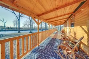 Pond-View Cabin Near Louisville on Racehorse Farm! - Мэдисон