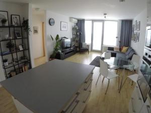 Sunny FREE parking beauty Balcony view, 3 towers residence