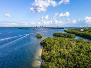 Perfect Island Escape - Beach, Pool, Restaurant & More! -FMB-Condo Island Oasis - Roelens