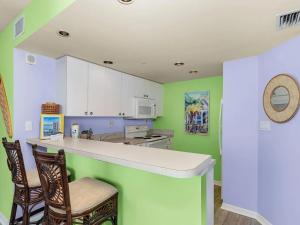 Perfect Island Escape - Beach, Pool, Restaurant & More! -FMB-Condo Island Oasis - Roelens