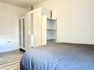 Large Double Room in Cardiff City Centre, Room Only with Own Bathroom, HOST LIVES ON SITE