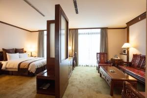 VIP Suite có Giường Phụ (VIP Suite with Extra Bed)