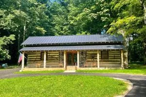 Glasgow Getaway with Patio, Fireplace and Grill! - Fountain Run