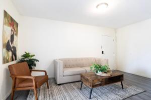2-BR by Beverly Hills Steps from Restaurants, Cafes and Shopping