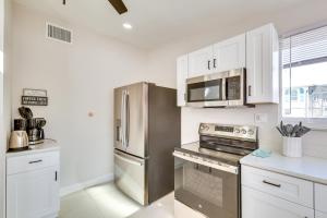 Walk to Fort Myers Beach Family-Friendly Getaway!