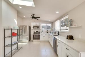 Walk to Fort Myers Beach Family-Friendly Getaway!