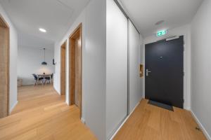 Pristavna Modern Apartment, Design Stay & Parking, Bratislava